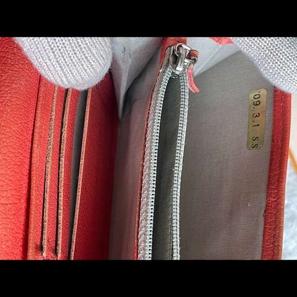 CHANEL  CORAL leather  Camellia CC FLAP Long wallet - Picture 15 of 15